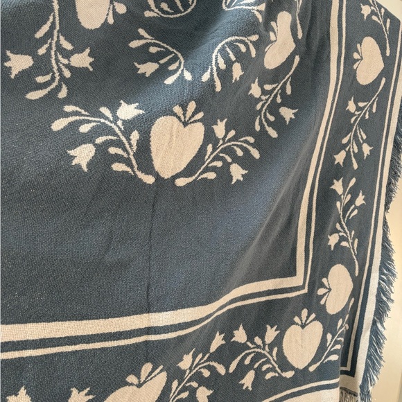 Floral Heart Patterned Throw Blanket - Picture 3 of 5